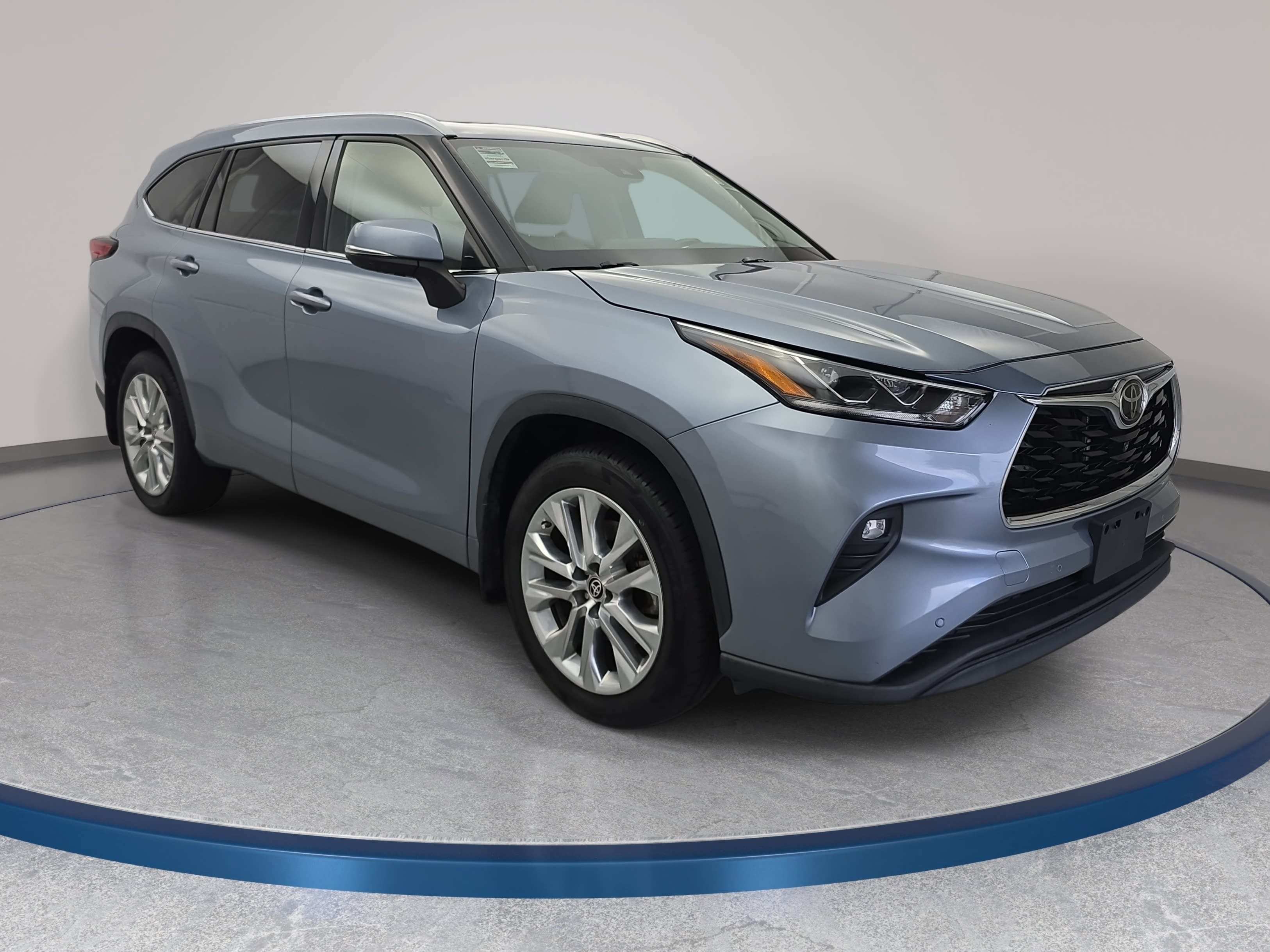 Used 2022 Toyota Highlander Limited AWD/4WD image 3