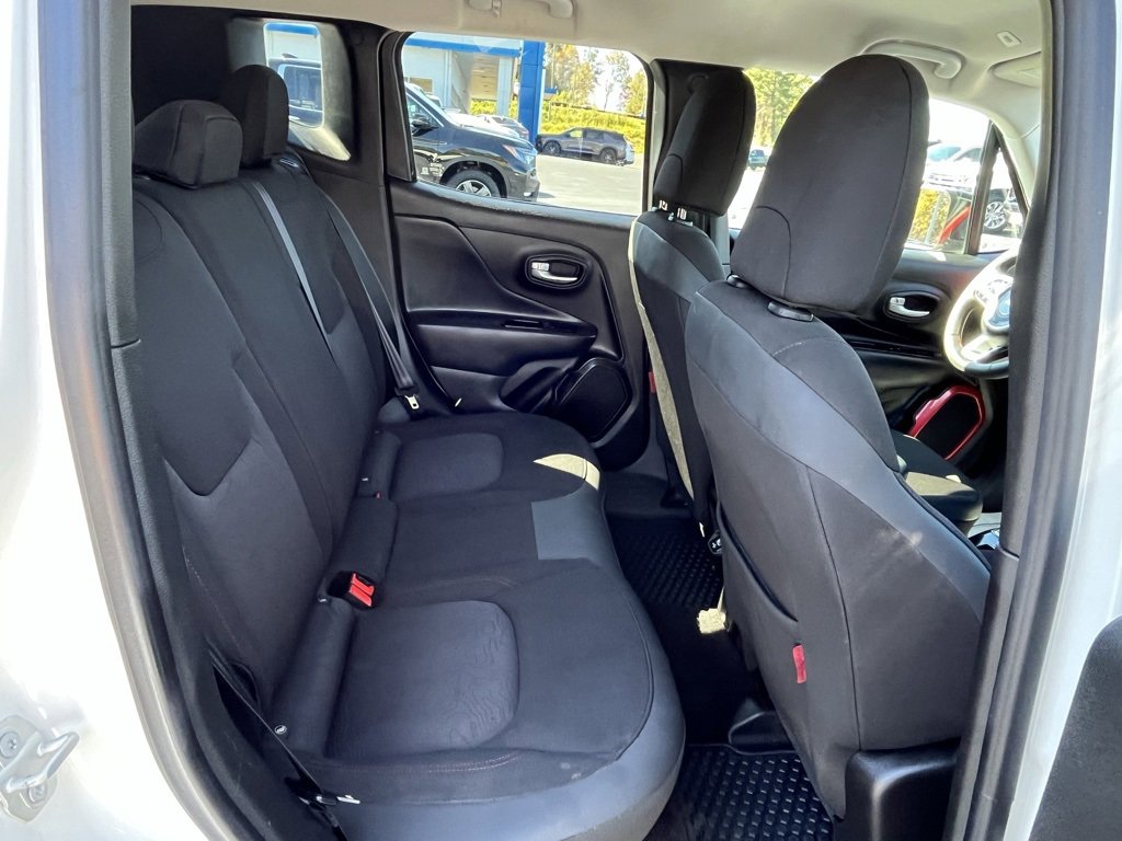 Used 2023 Jeep Renegade Trailhawk image 17