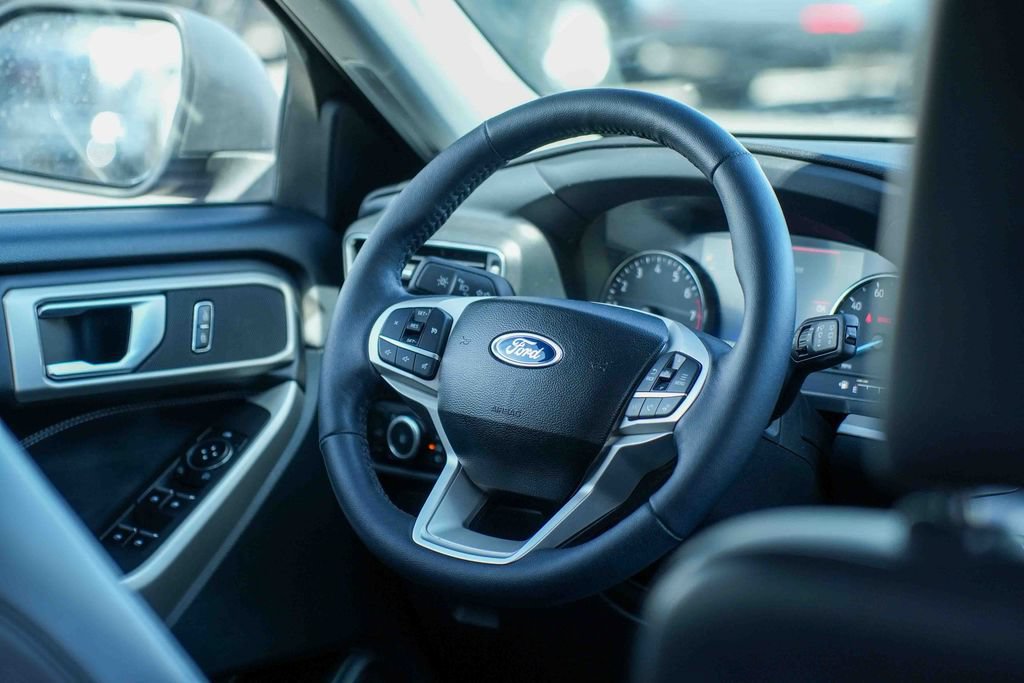 Used 2023 Ford Explorer XLT w/ Equipment Group 202A AWD/4WD image 23
