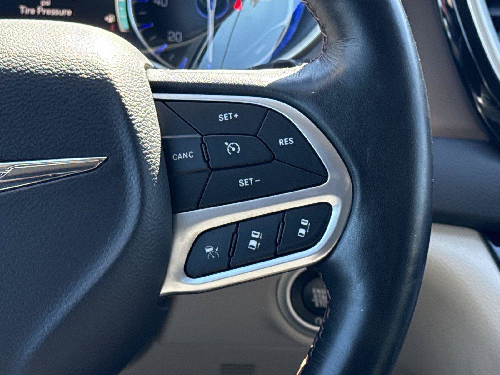Used 2019 Chrysler Pacifica Touring Plus w/ Advanced Safetytec Group FWD image 26