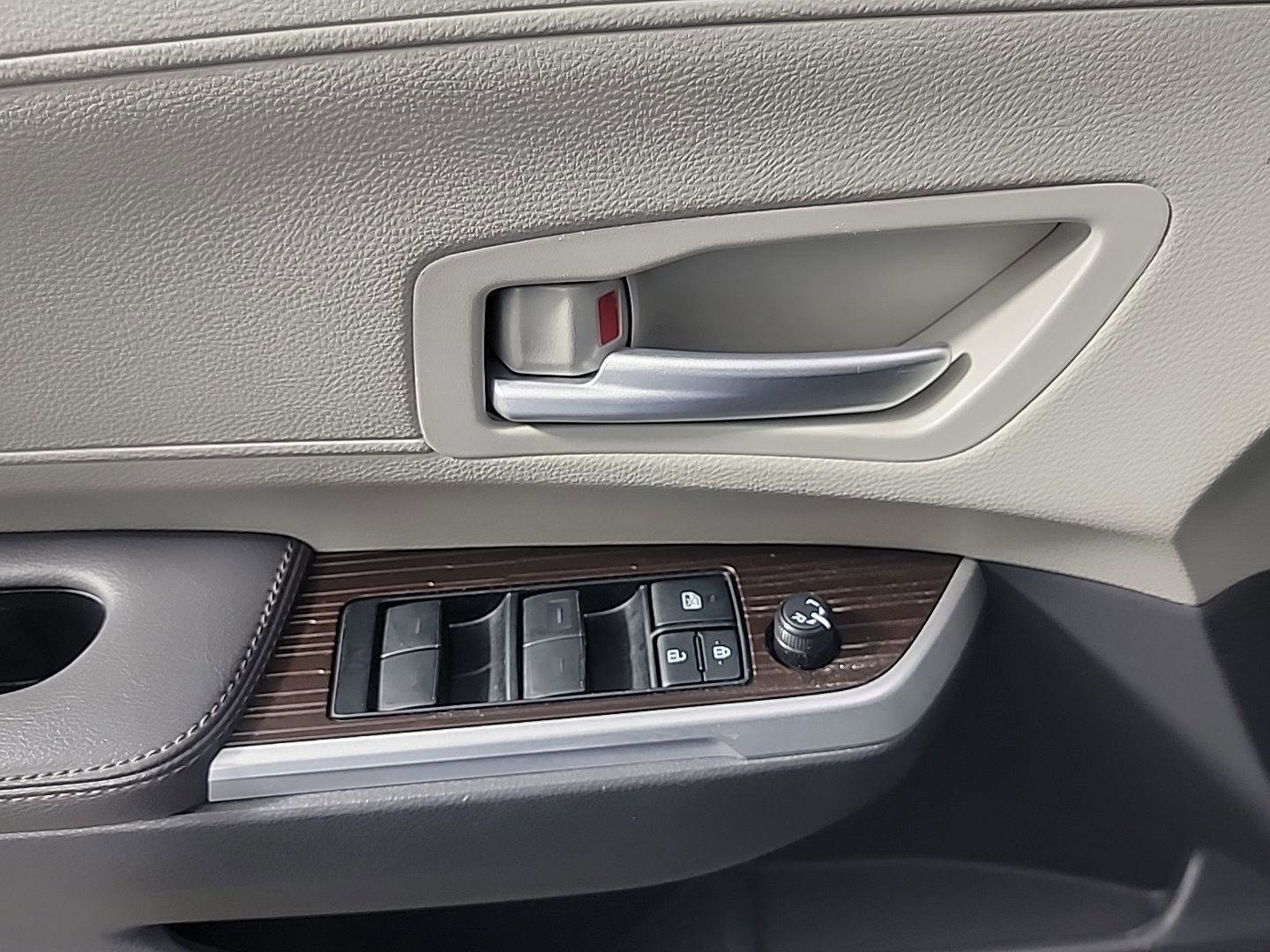 Used 2022 Toyota Sienna XLE w/ XLE Plus Package image 36