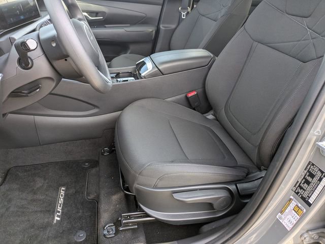 Certified 2025 Hyundai Tucson SE image 12