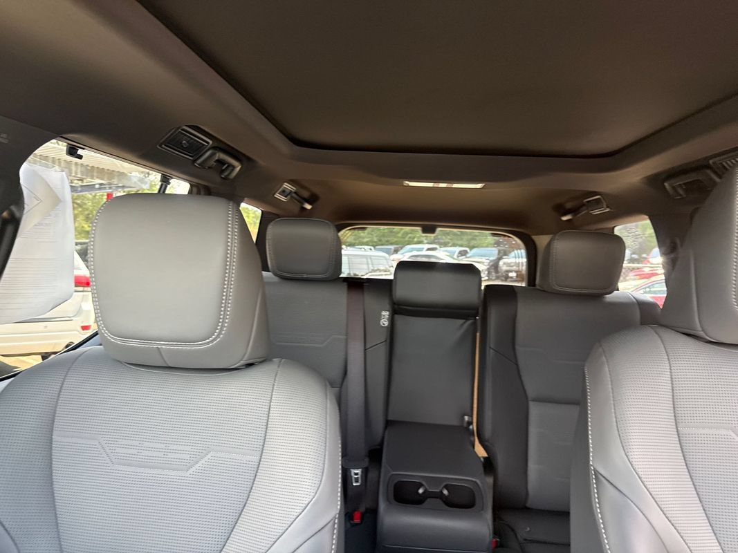 Used 2026 Lexus GX 550 w/ Accessory Package (2T) AWD/4WD image 21