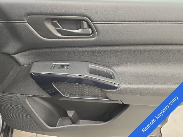 Used 2025 Nissan Pathfinder SV FWD image 11