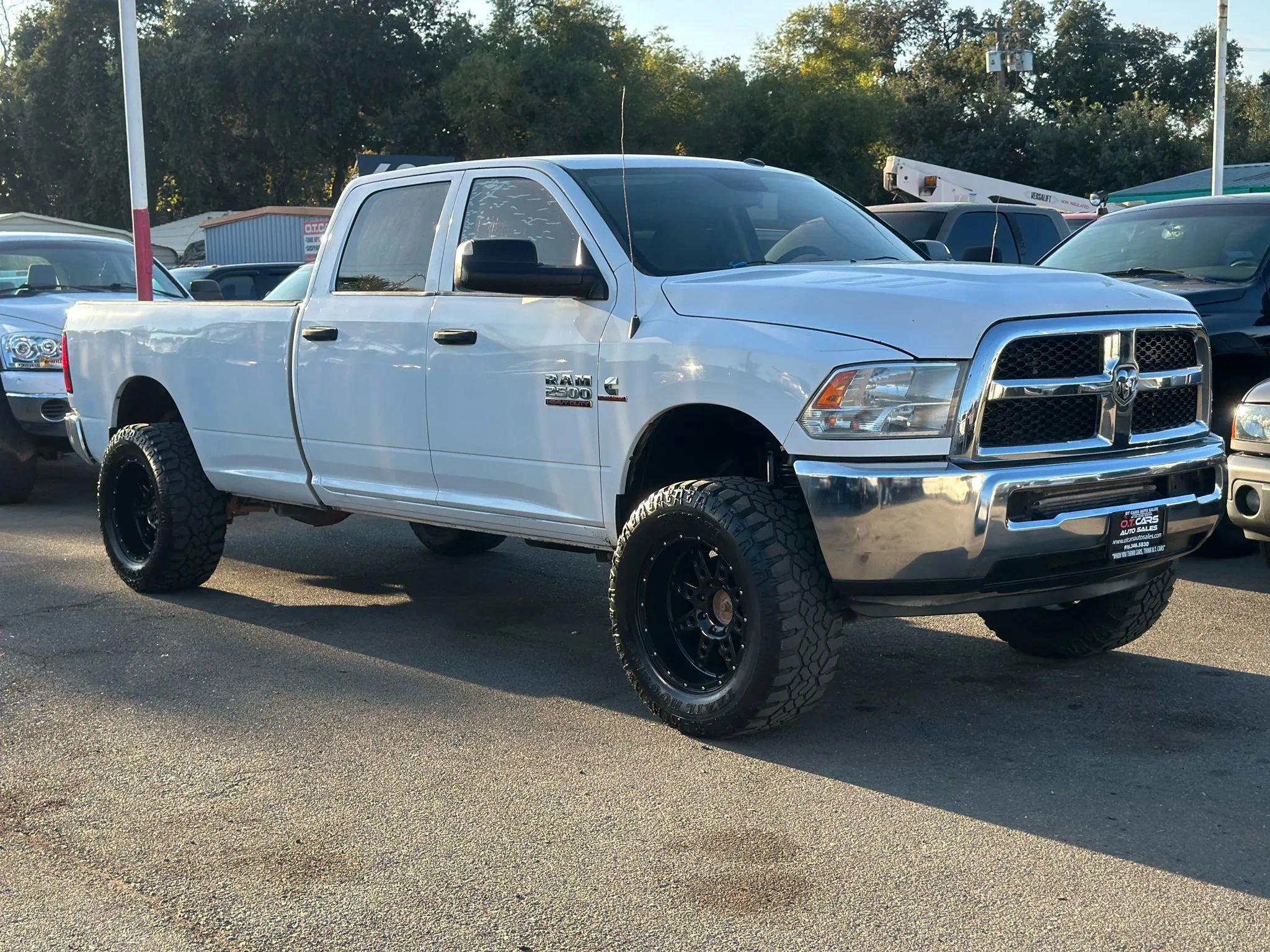 Used 2014 RAM 2500 Tradesman w/ Chrome Appearance Group AWD/4WD image 4