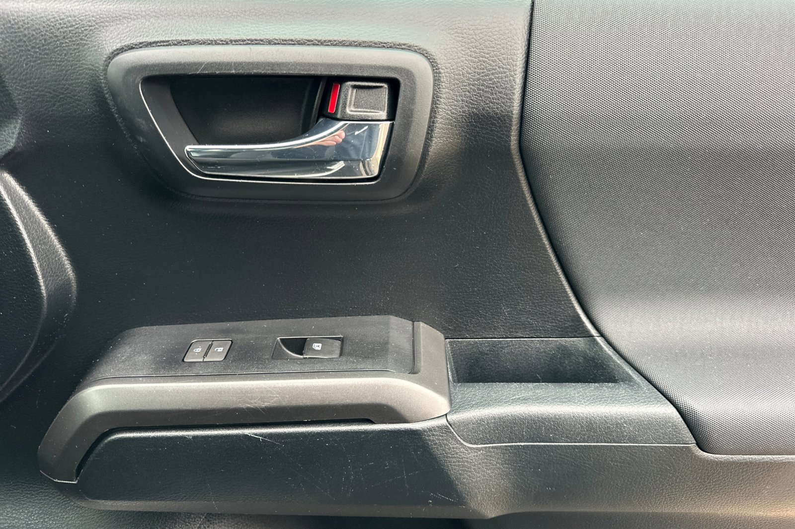 Used 2016 Toyota Tacoma TRD Sport image 17