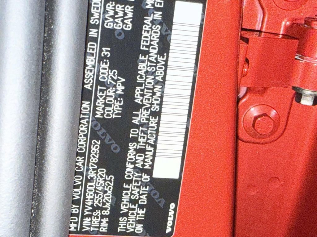 Used 2024 Volvo XC60 T8 Plus w/ Protection Package Premier image 32