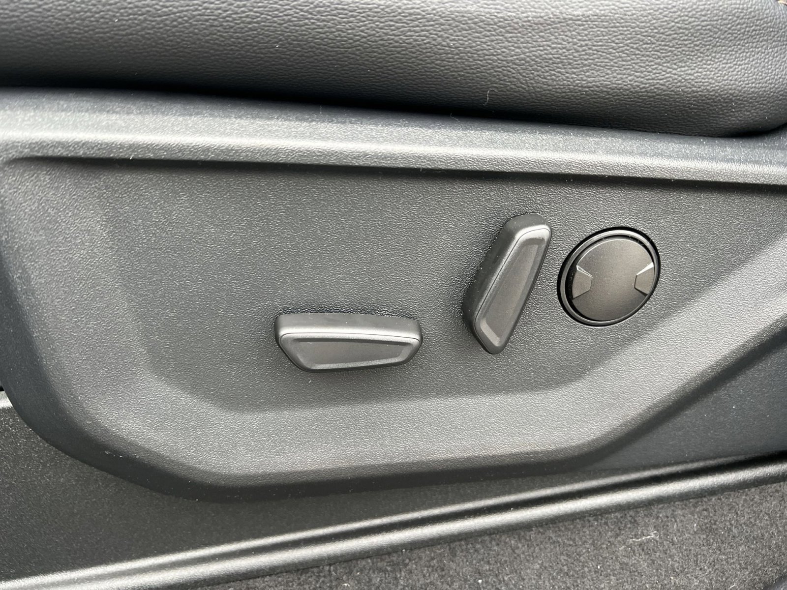 New 2026 Ford F250 Lariat w/ Black Appearance Package image 14