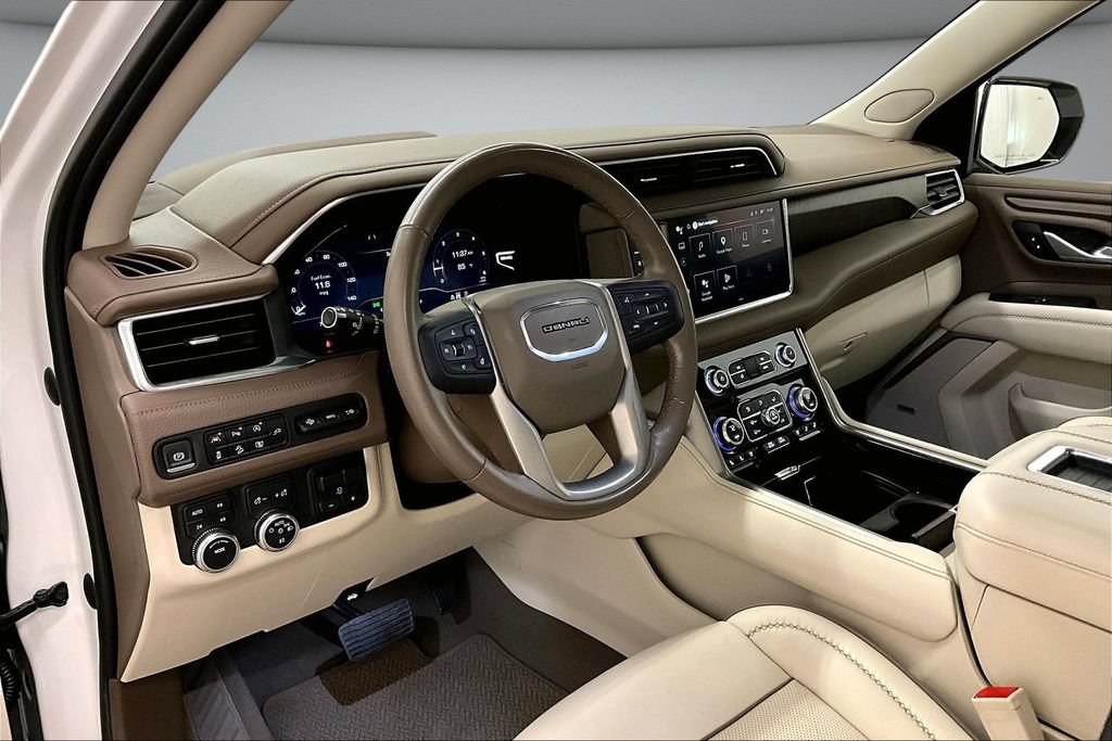 Used 2022 GMC Yukon Denali w/ Denali Premium Package AWD/4WD image 17