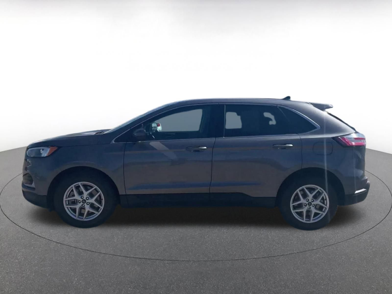 Used 2024 Ford Edge SEL image 9