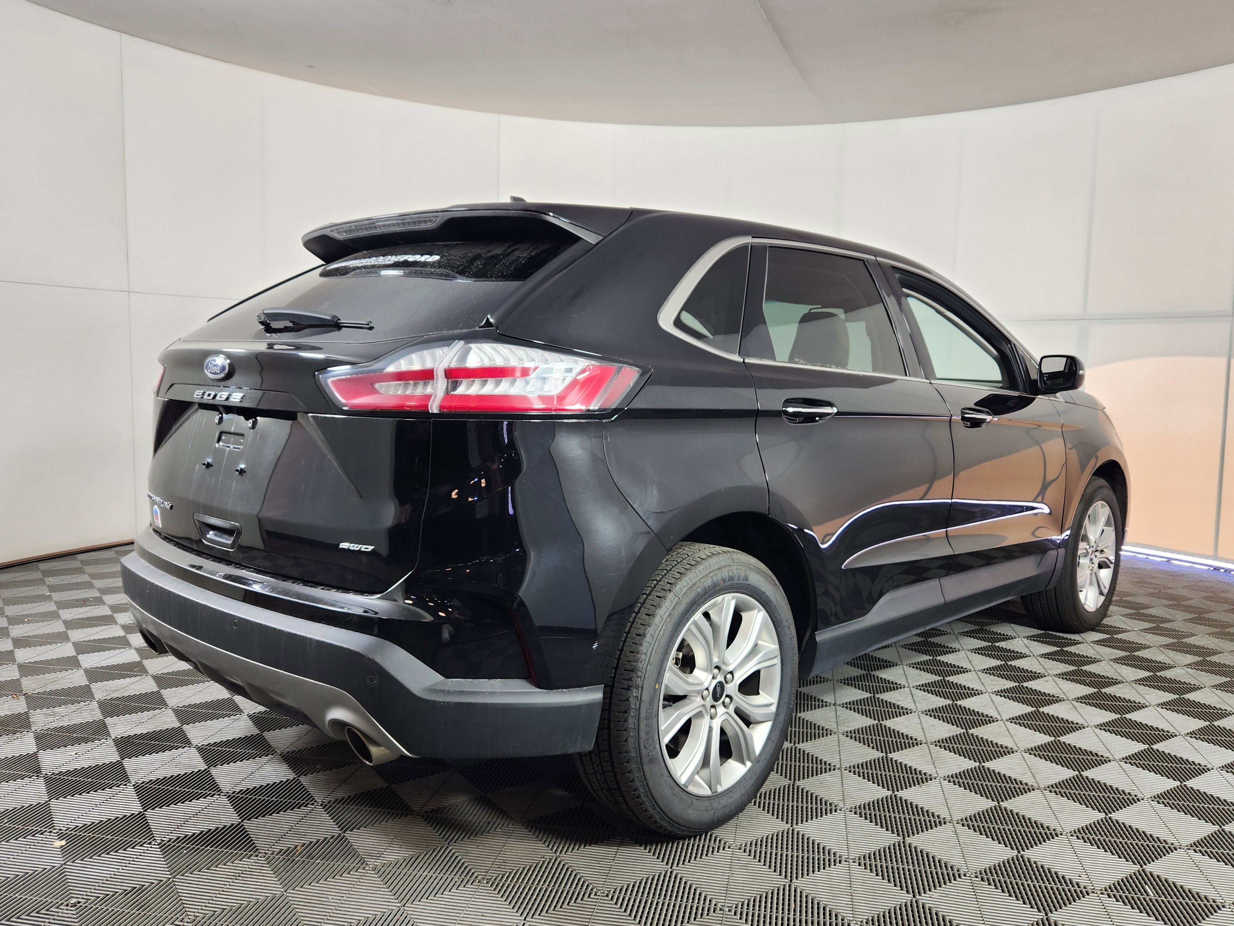 Used 2023 Ford Edge Titanium AWD/4WD image 7