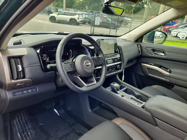 Used 2025 Nissan Pathfinder Platinum w/ Cargo Package FWD image 18