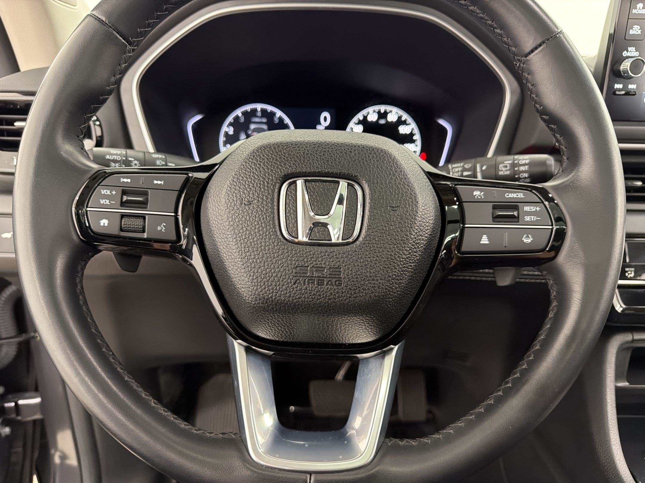 Used 2024 Honda Pilot Touring image 11