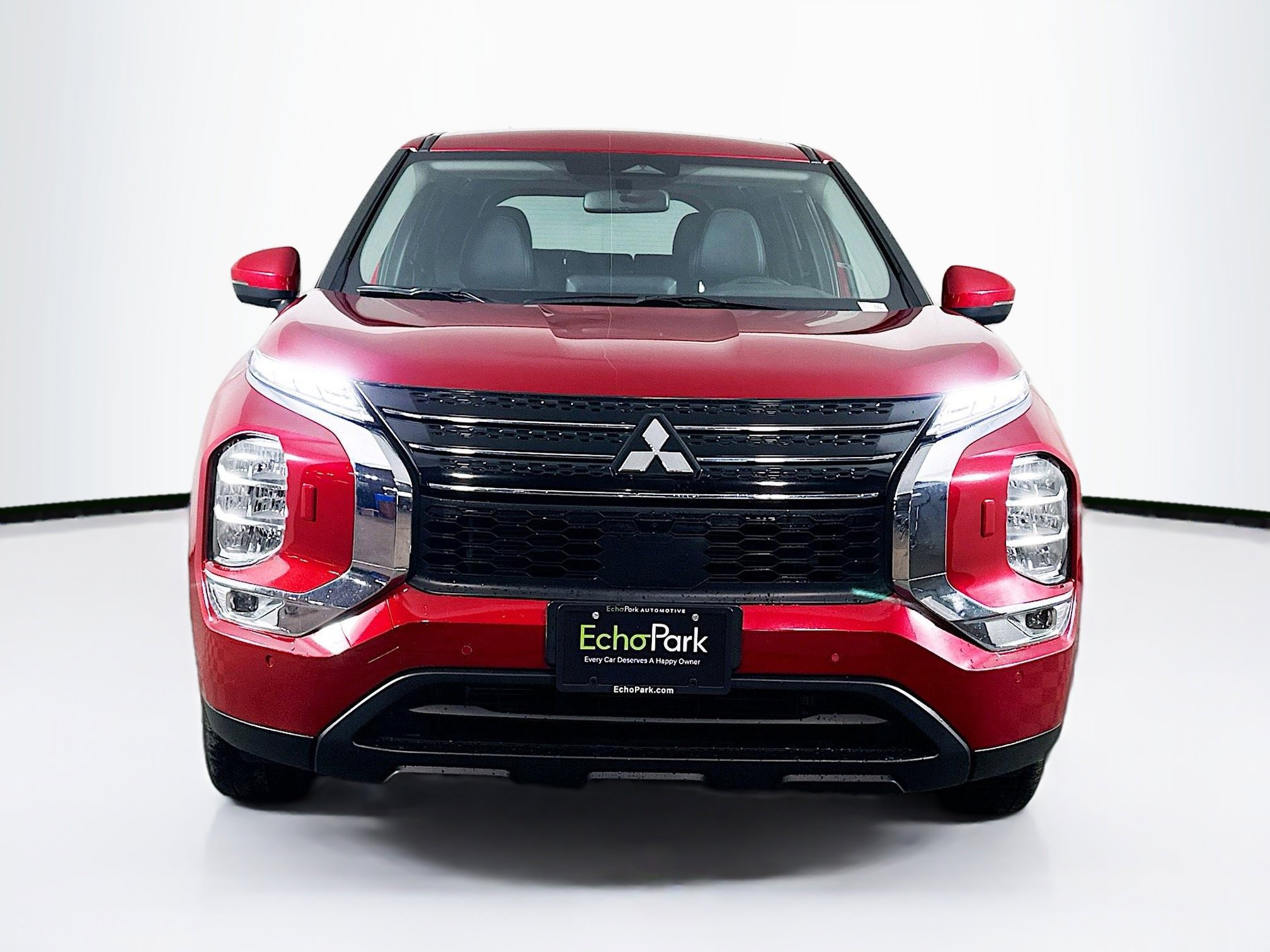 Used 2024 Mitsubishi Outlander SE image 2