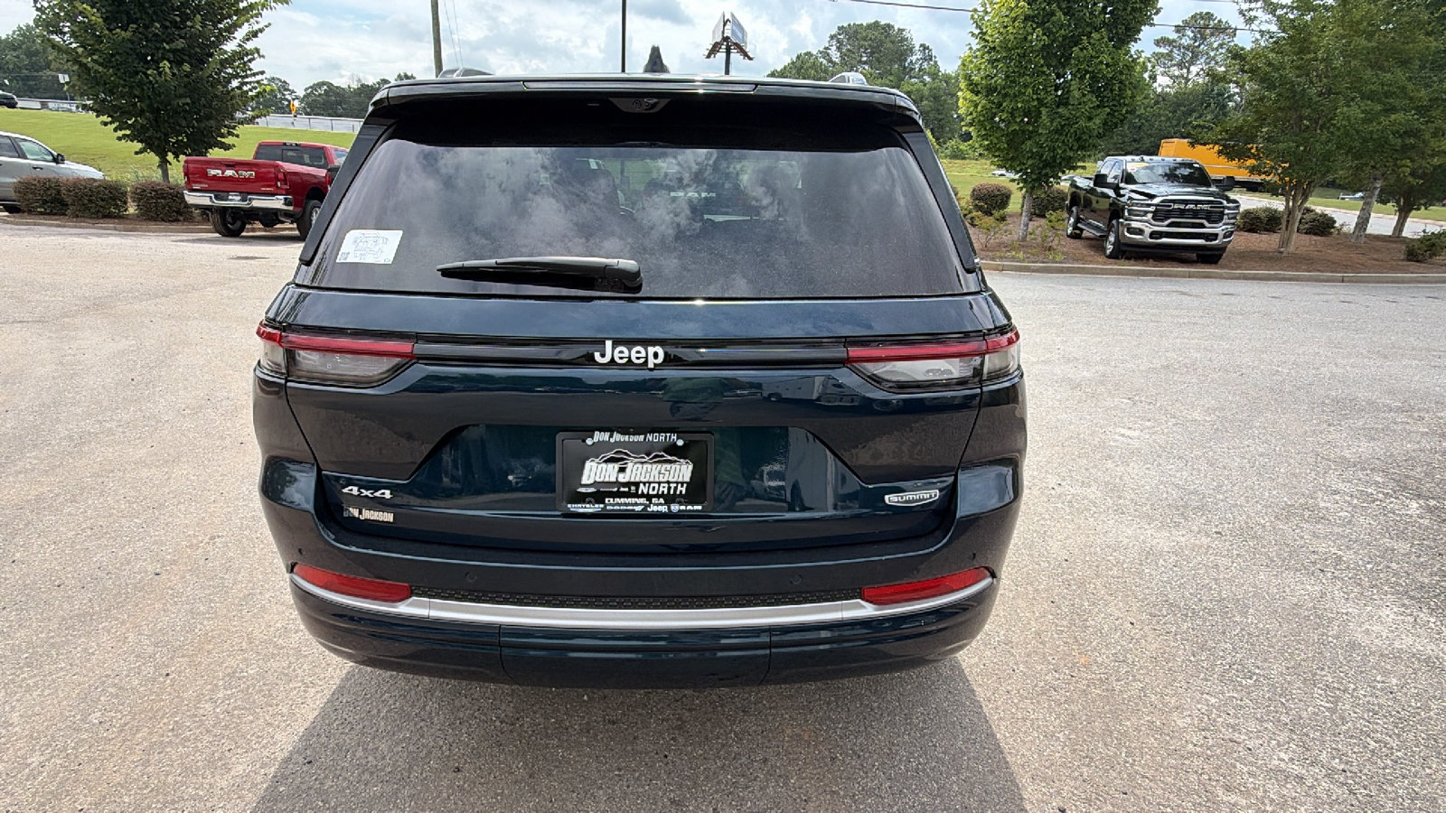 New 2026 Jeep Grand Cherokee Summit AWD/4WD image 9