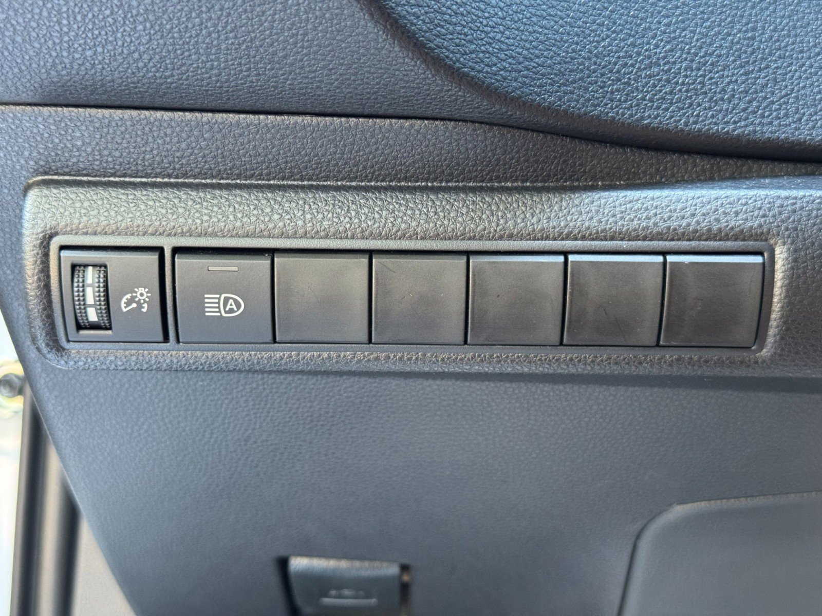 Used 2025 Toyota Corolla LE FWD image 16