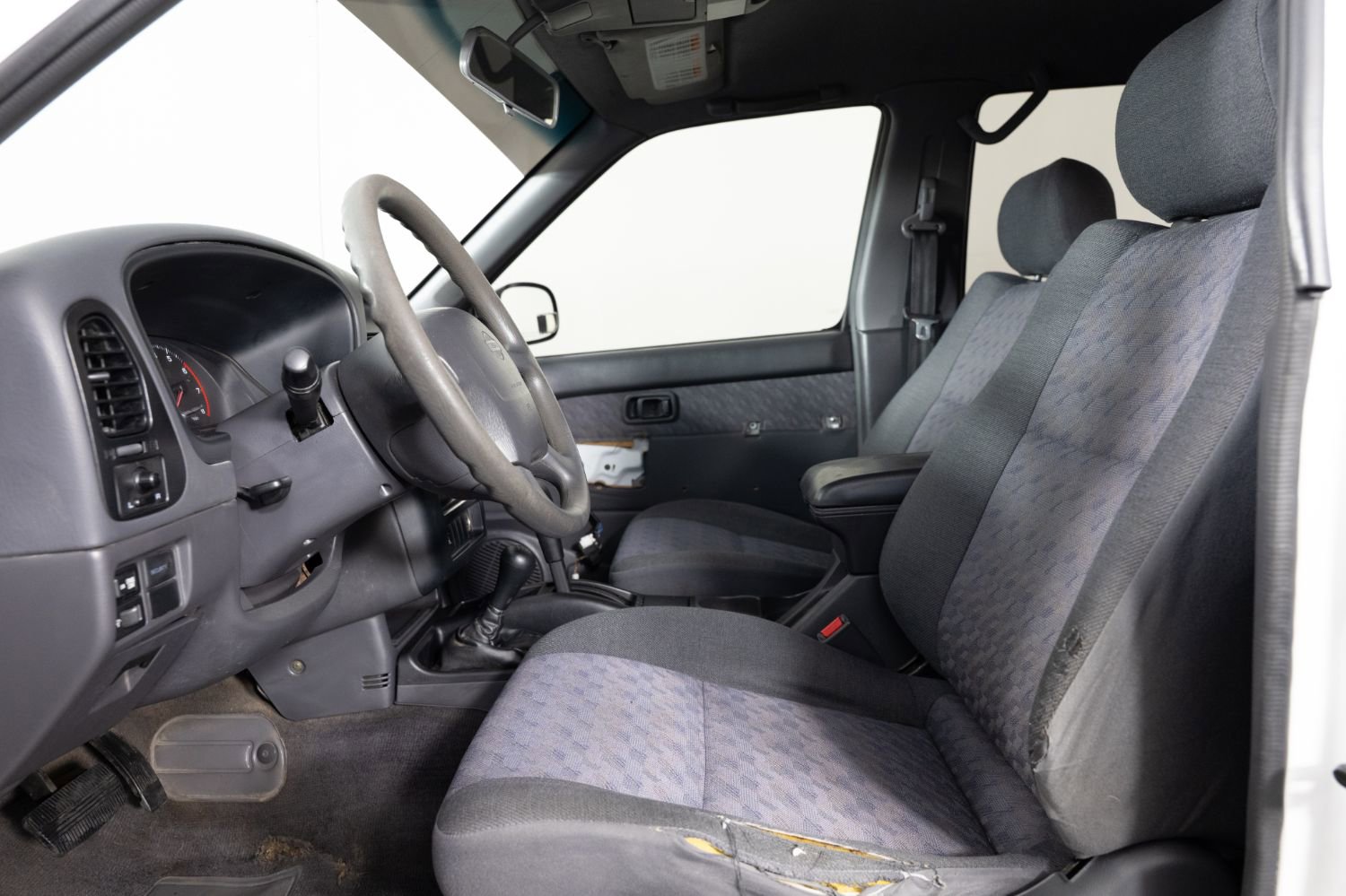 Used 1997 Nissan Pathfinder LE AWD/4WD image 14