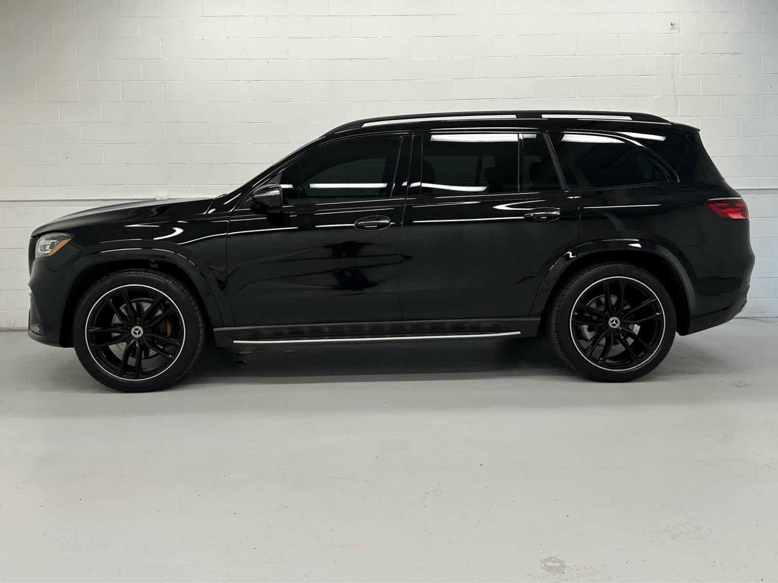 Used 2024 Mercedes-Benz GLS 450 4MATIC image 3