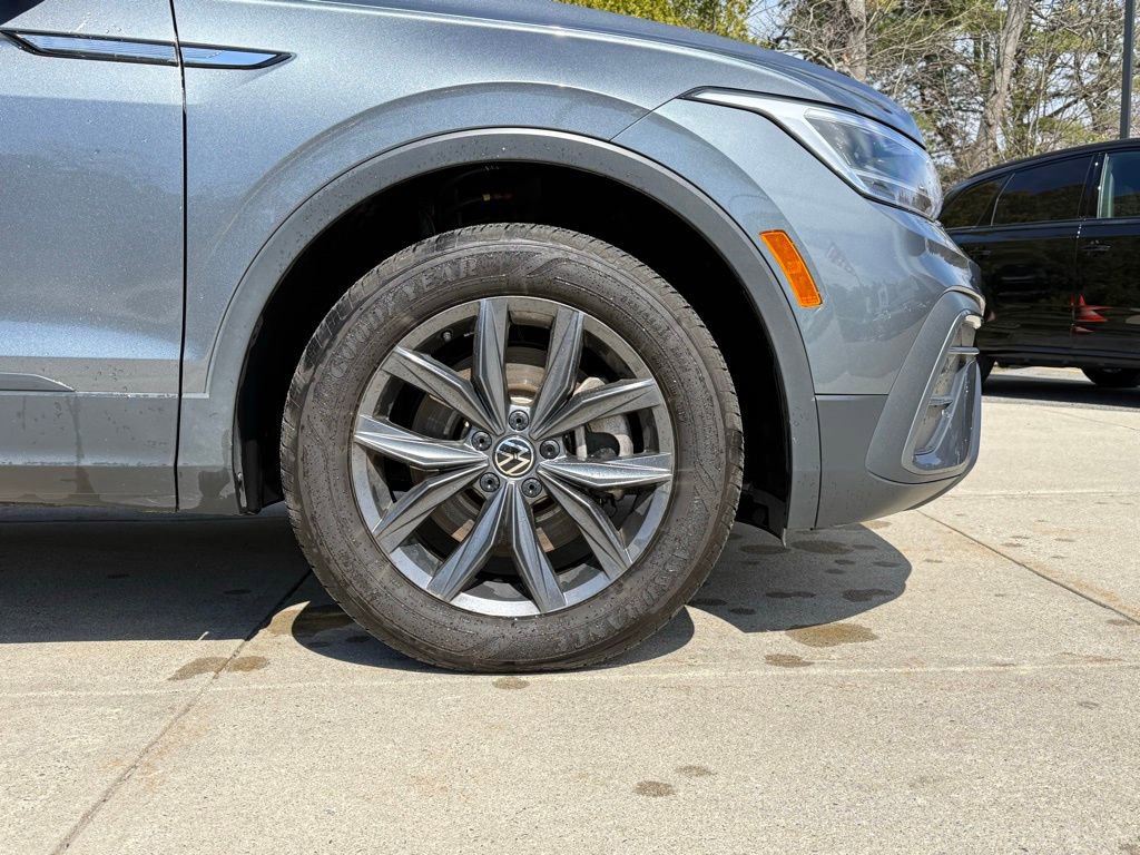 Used 2024 Volkswagen Tiguan SE AWD/4WD image 10