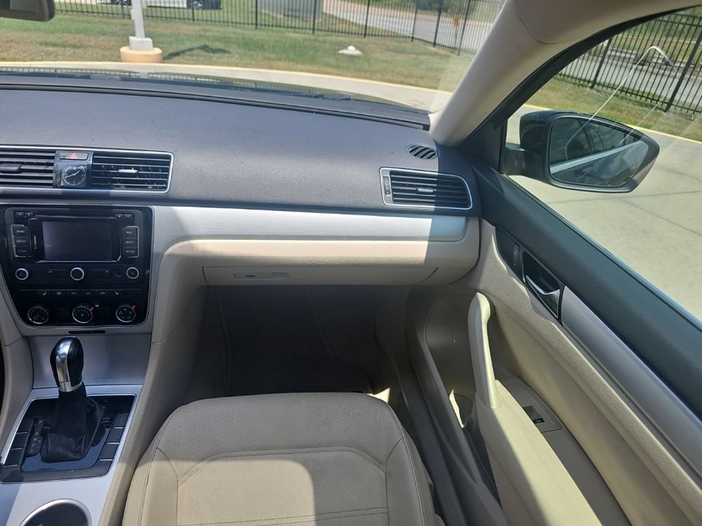 Used 2013 Volkswagen Passat 2.5 SE FWD image 24