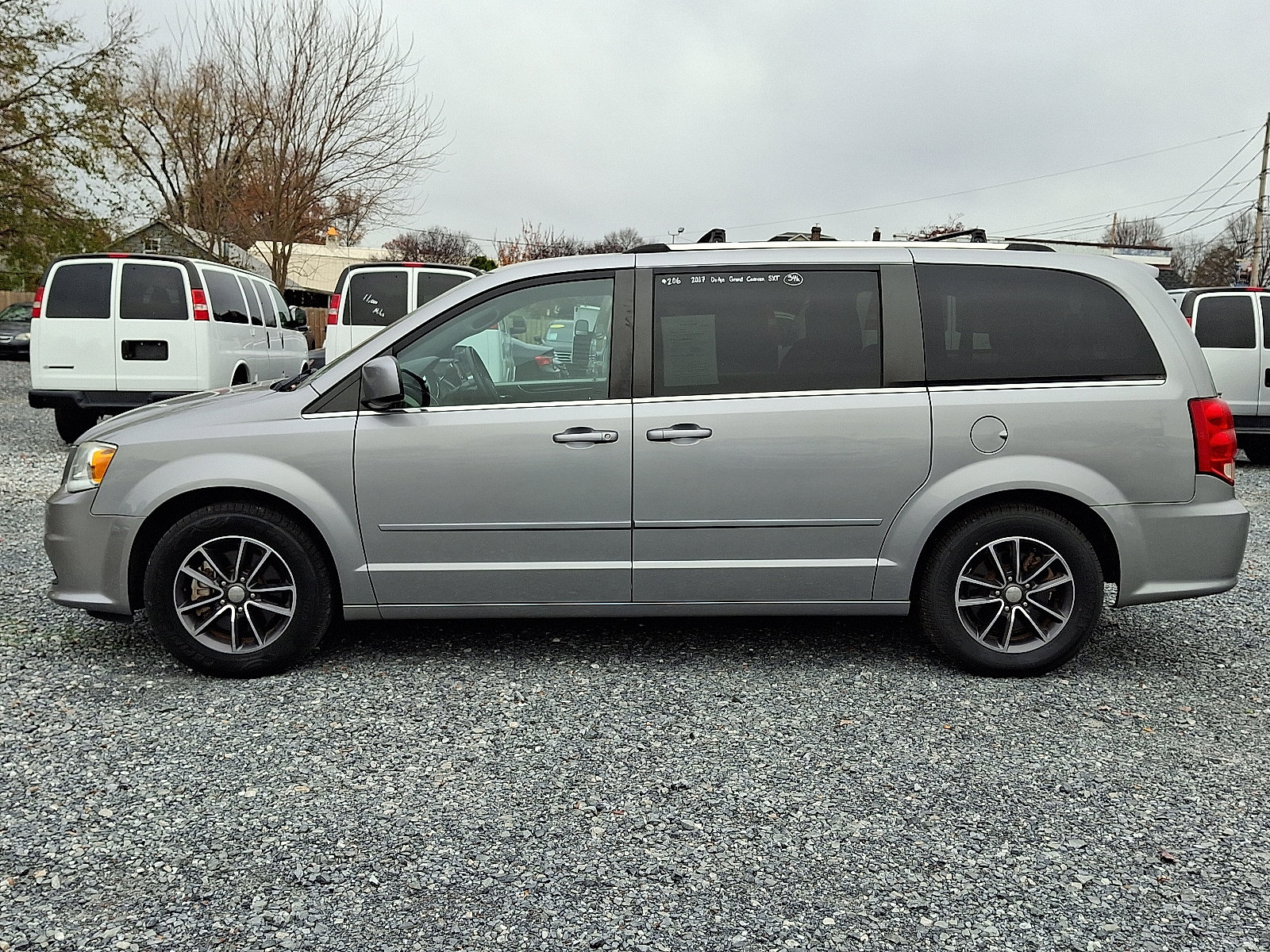 Used 2017 Dodge Grand Caravan SXT image 4