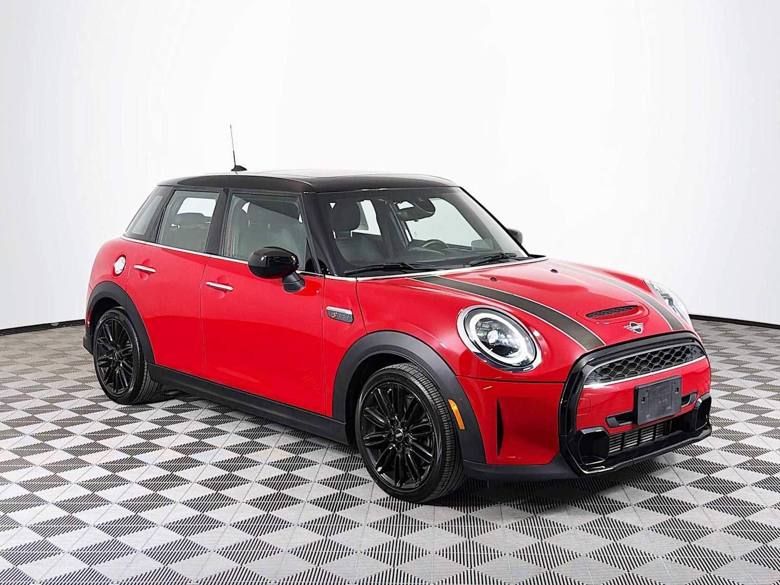 Used 2022 MINI Cooper S image 3