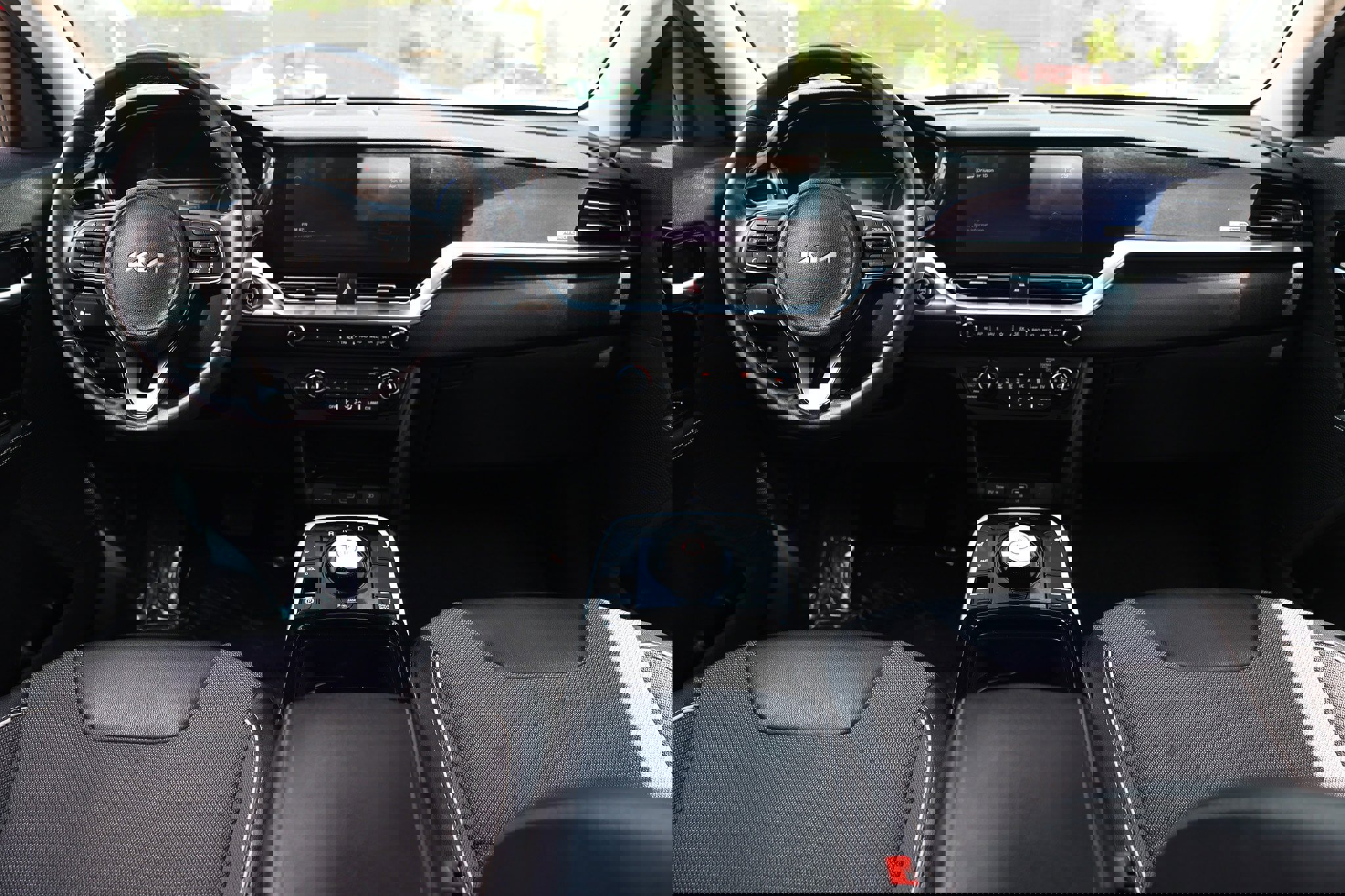 Used 2022 Kia Niro EX FWD image 25