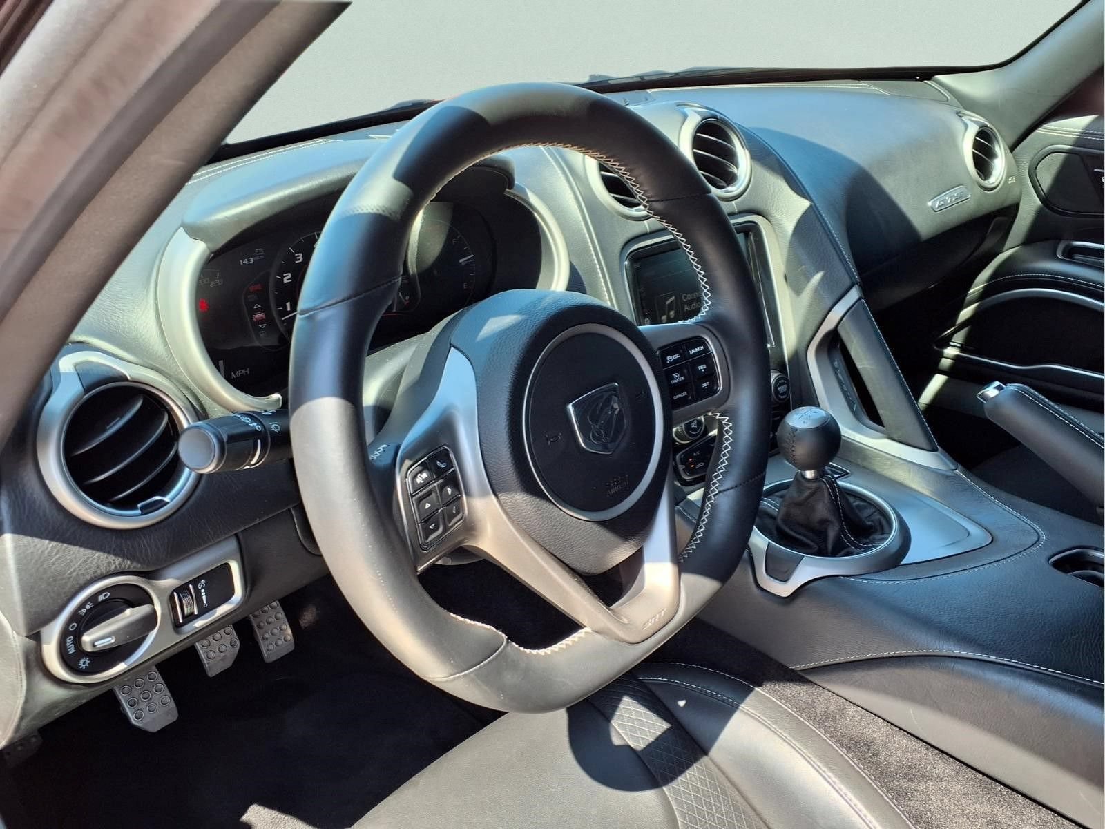 Used 2013 SRT Viper GTS w/ GTS Laguna Interior Pkg RWD image 14