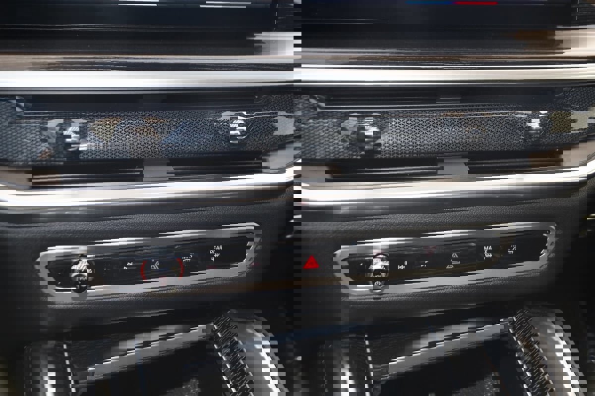 Used 2024 BMW X6 xDrive40i w/ Premium Package image 27