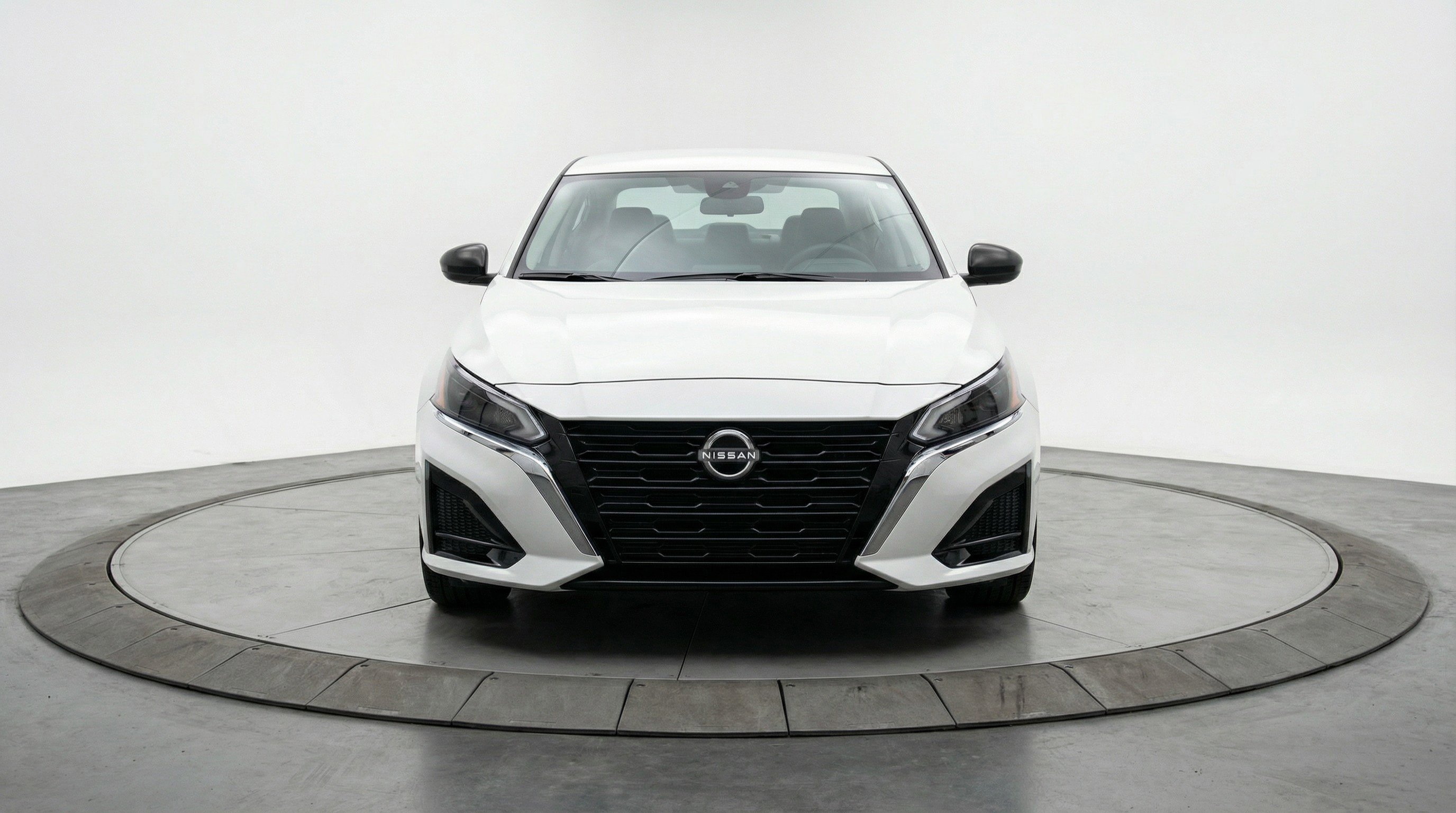 Used 2025 Nissan Altima 2.5 SV image 2