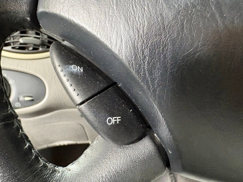 Used 2003 Ford Focus ZX5 Hatchback FWD image 22