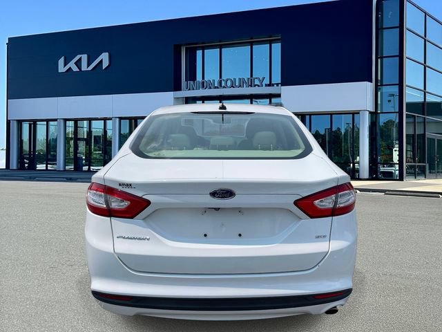 Used 2016 Ford Fusion SE FWD image 9