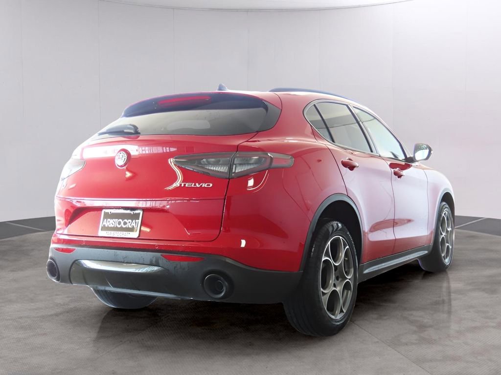 New 2025 Alfa Romeo Stelvio Sprint image 7