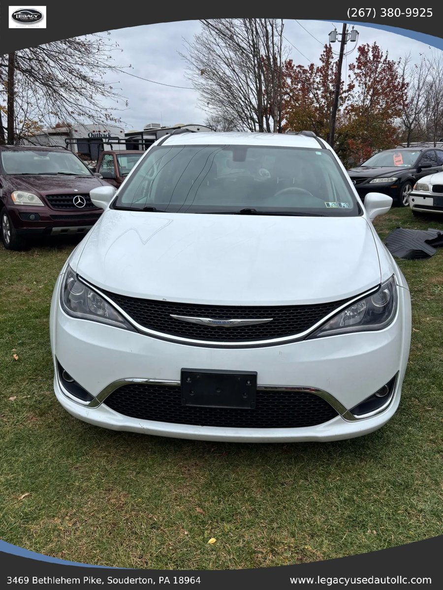 Used 2018 Chrysler Pacifica Touring Plus w/ Tire & Wheel Group image 14