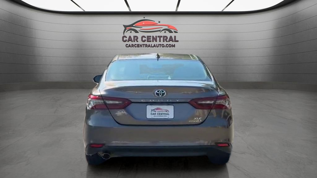 Used 2021 Toyota Camry XLE FWD image 4