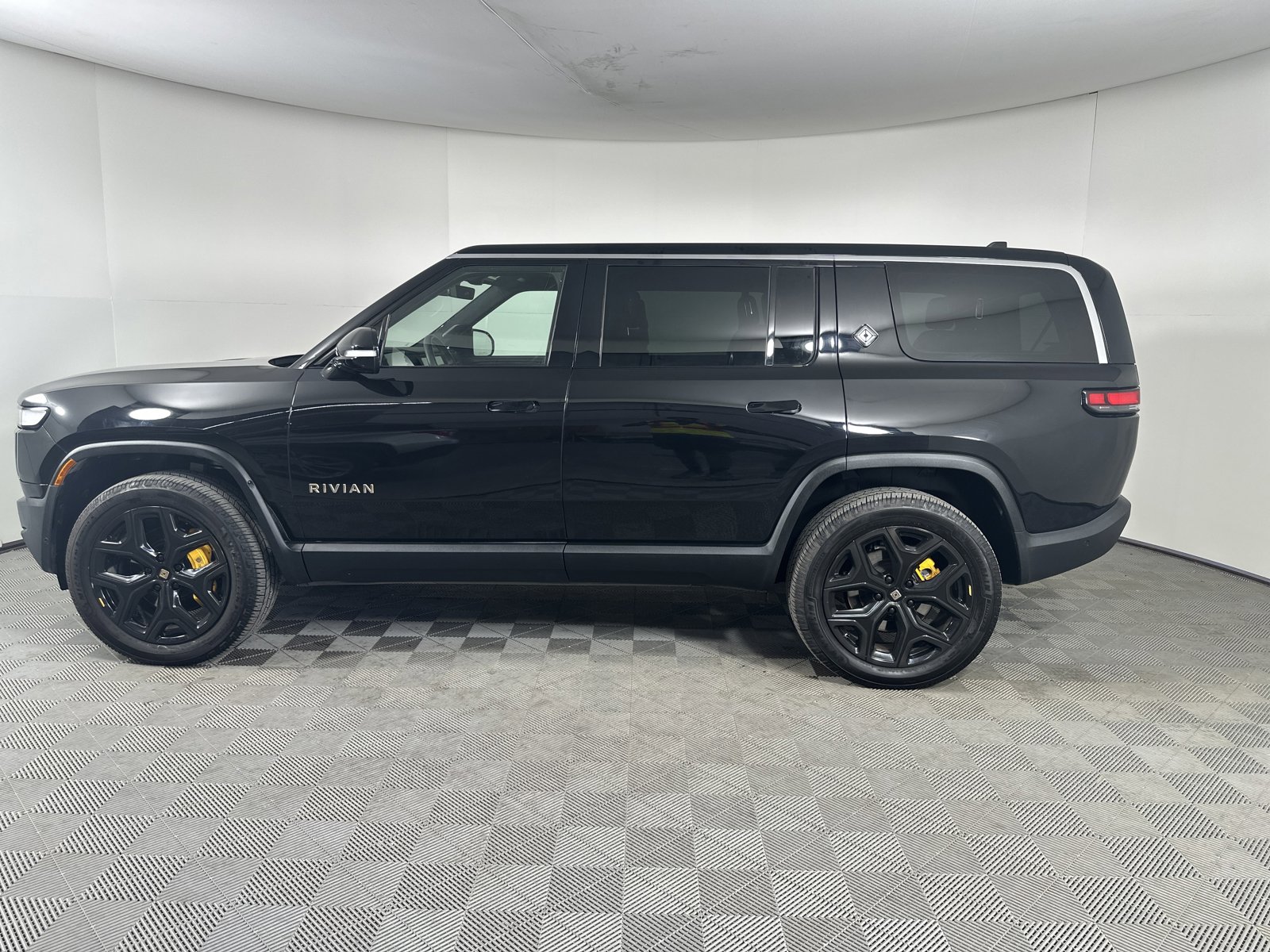 Used 2022 Rivian R1S Launch Edition image 2