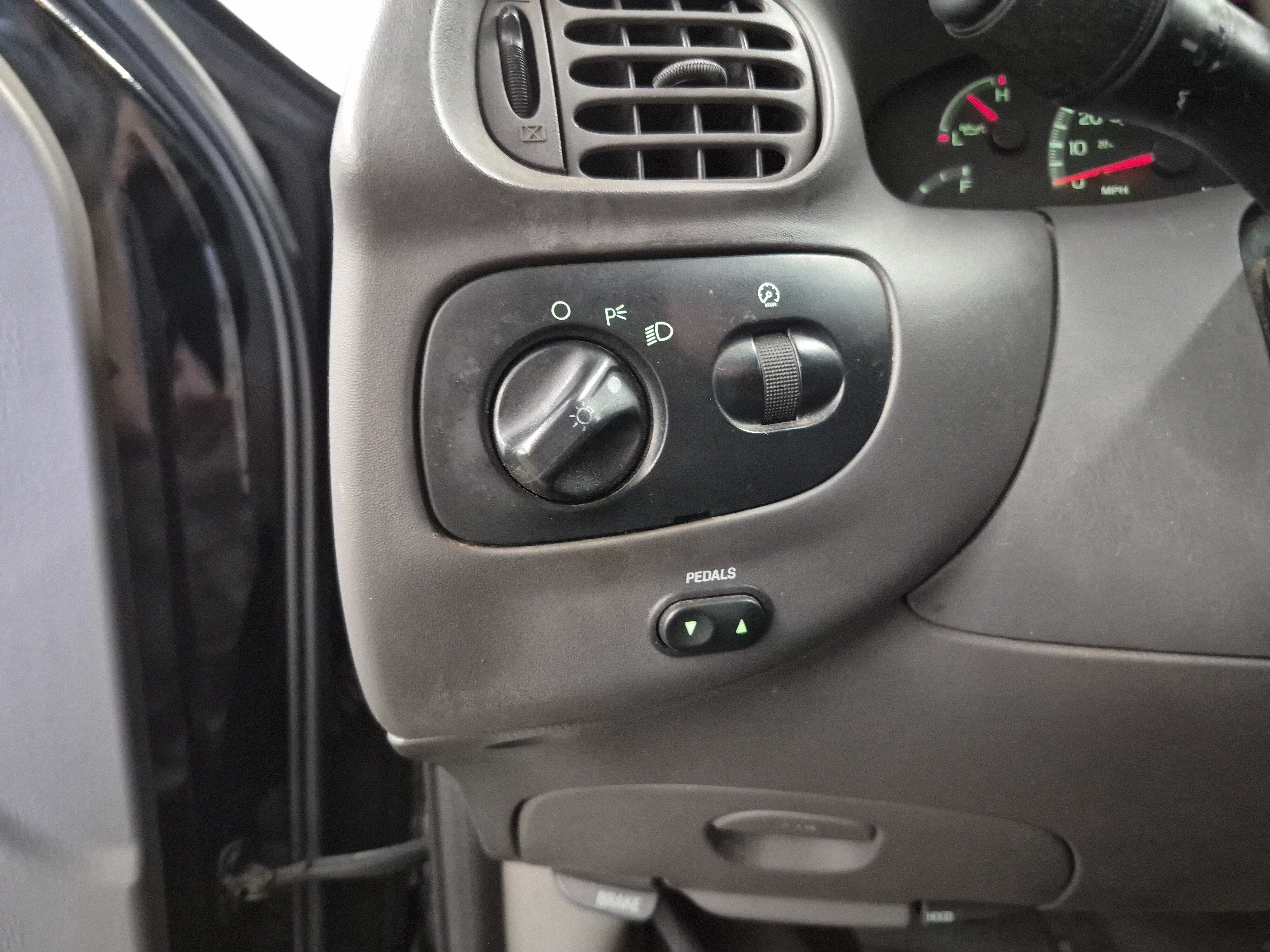 Used 2003 Ford F150 XLT RWD image 19
