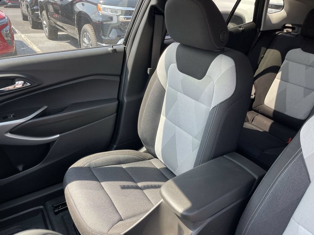 New 2026 Chevrolet Trax LS w/ LS Convenience Package FWD image 23