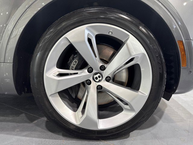 Used 2017 Bentley Bentayga image 17