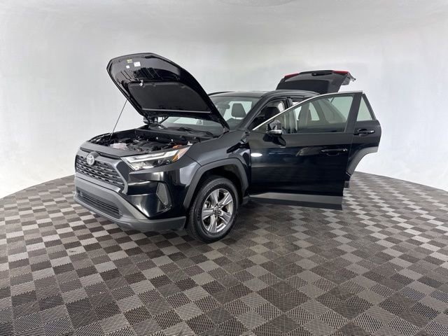 Used 2025 Toyota RAV4 XLE image 12