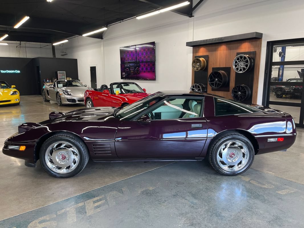 Used 1993 Chevrolet Corvette Coupe RWD image 8