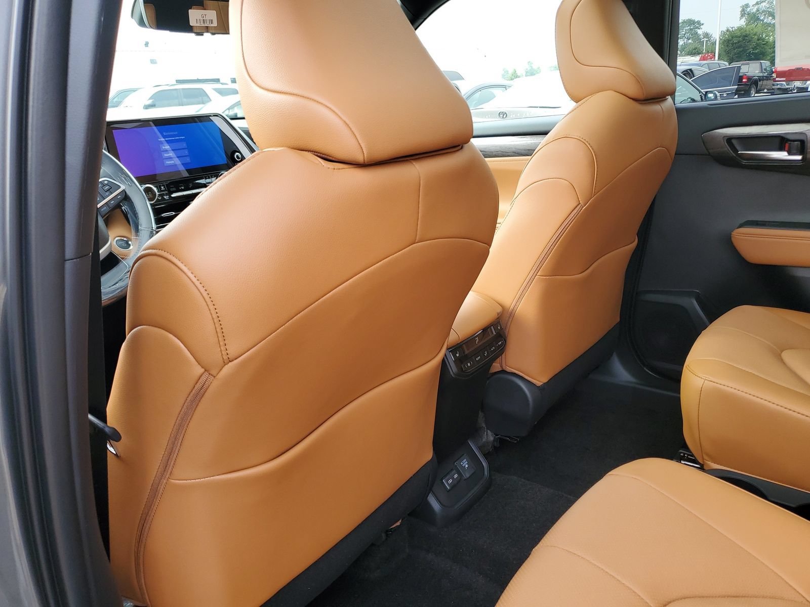 New 2026 Toyota Highlander Platinum AWD/4WD image 15