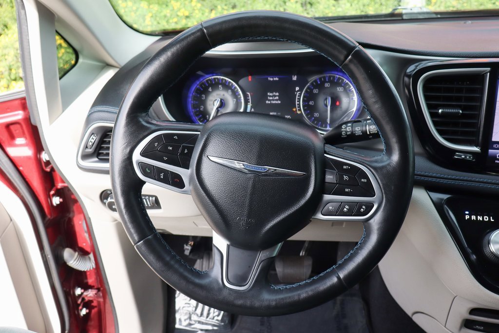 Used 2021 Chrysler Pacifica Touring-L w/ Uconnect Theater Family Group image 20