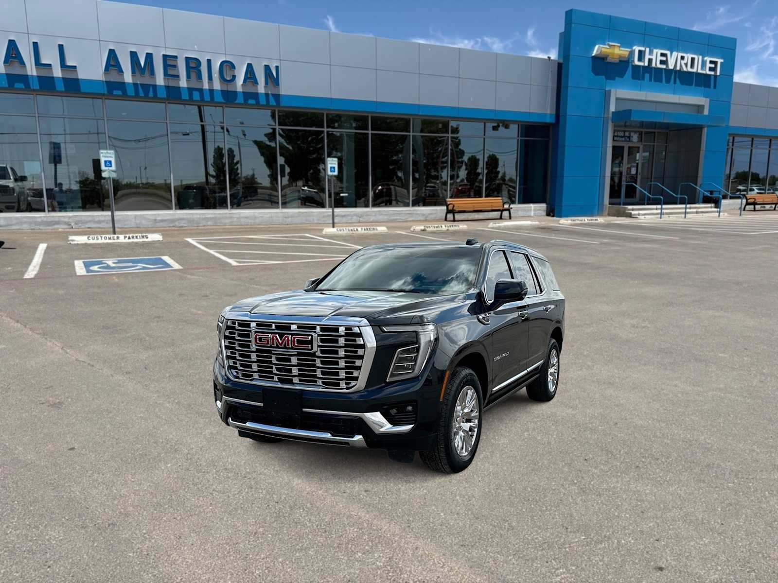 Used 2026 GMC Yukon Denali w/ Sun & Power Step Package AWD/4WD image 1