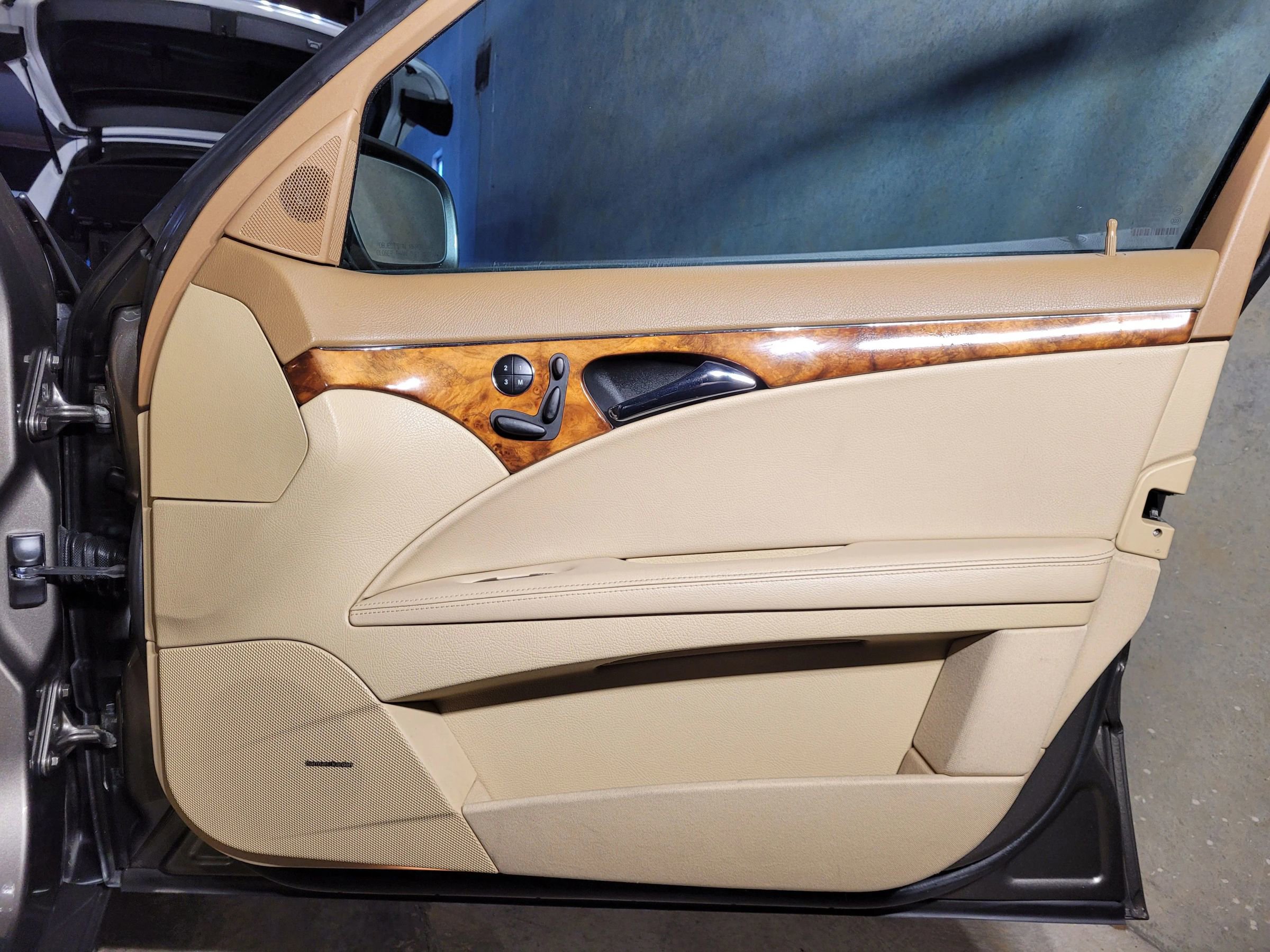 Used 2009 Mercedes-Benz E 350 Sedan image 14