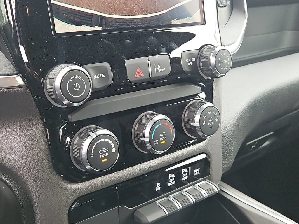 New 2026 RAM 1500 Express AWD/4WD image 25