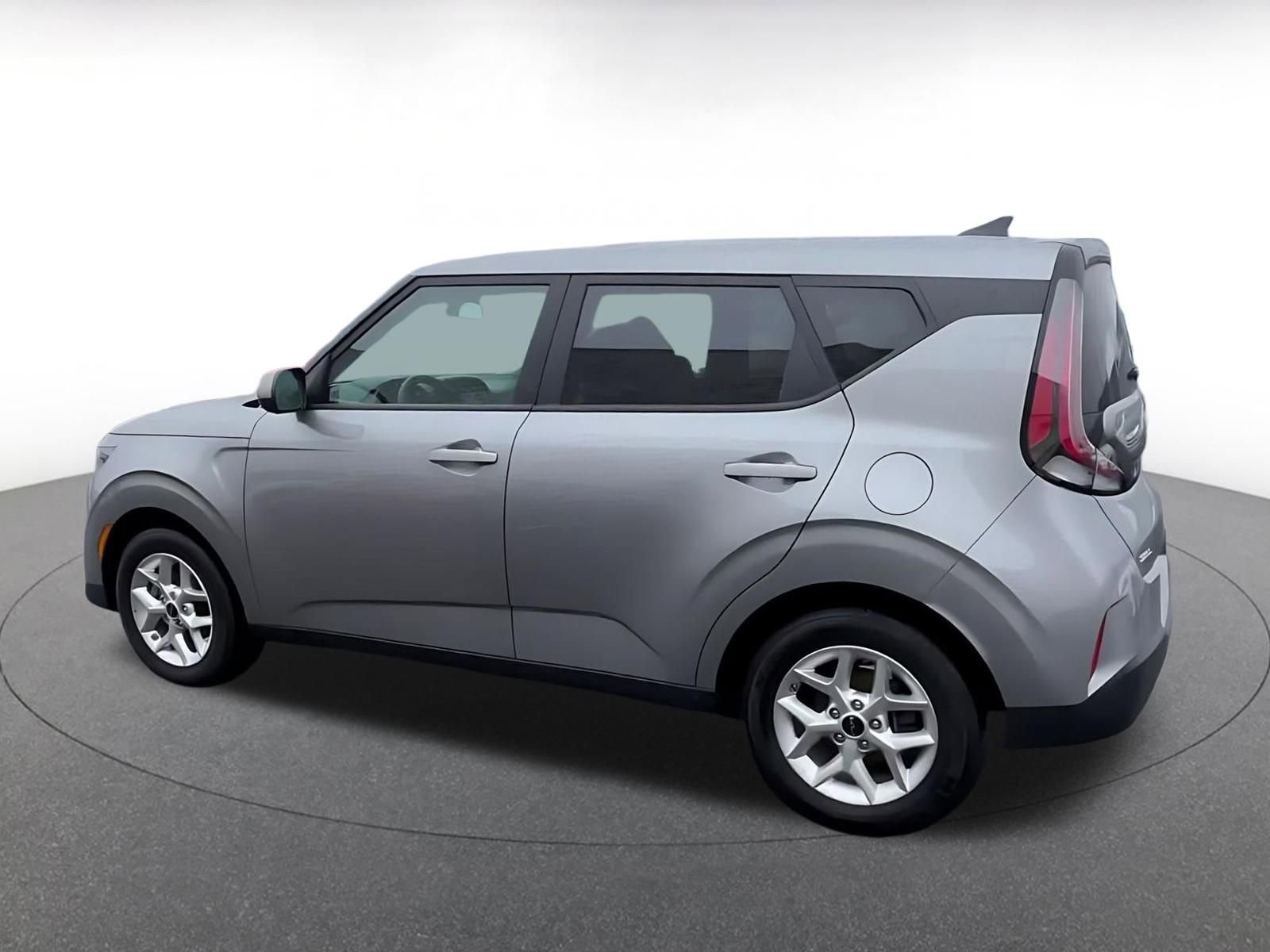 Used 2025 Kia Soul LX w/ LX Technology Package FWD image 10