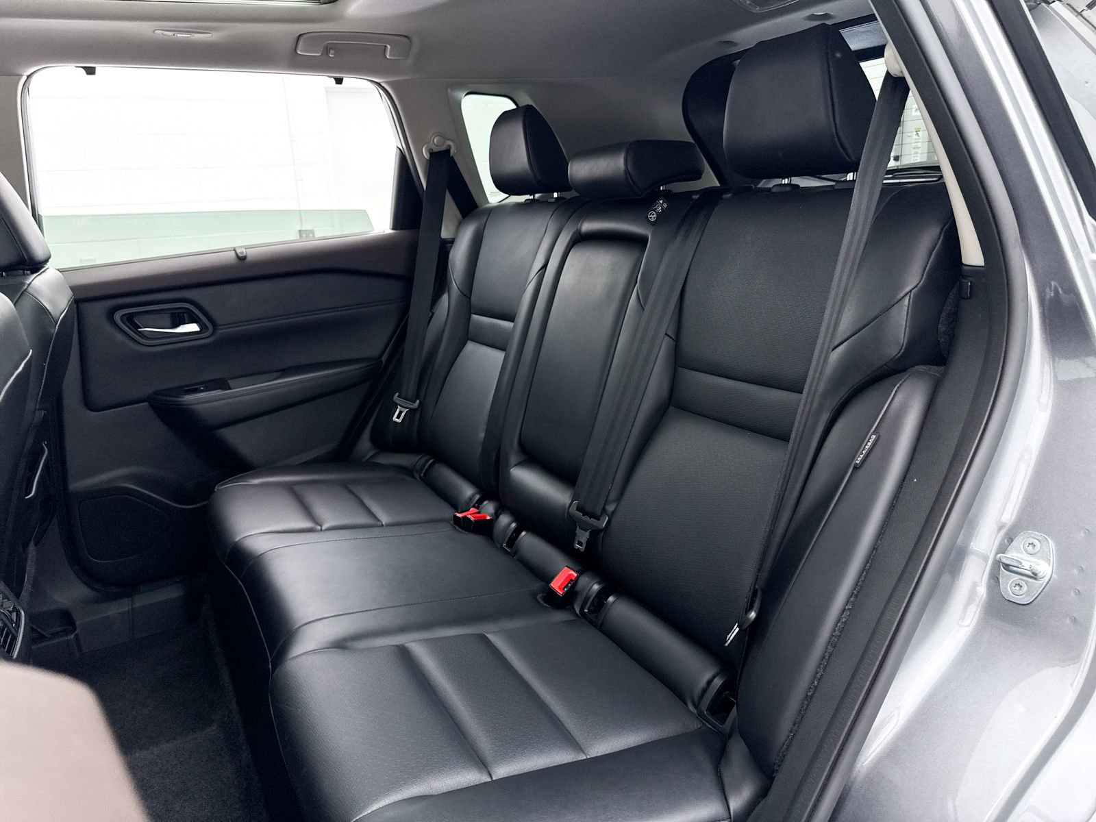 Used 2022 Nissan Rogue SV w/ SV Premium Package image 31