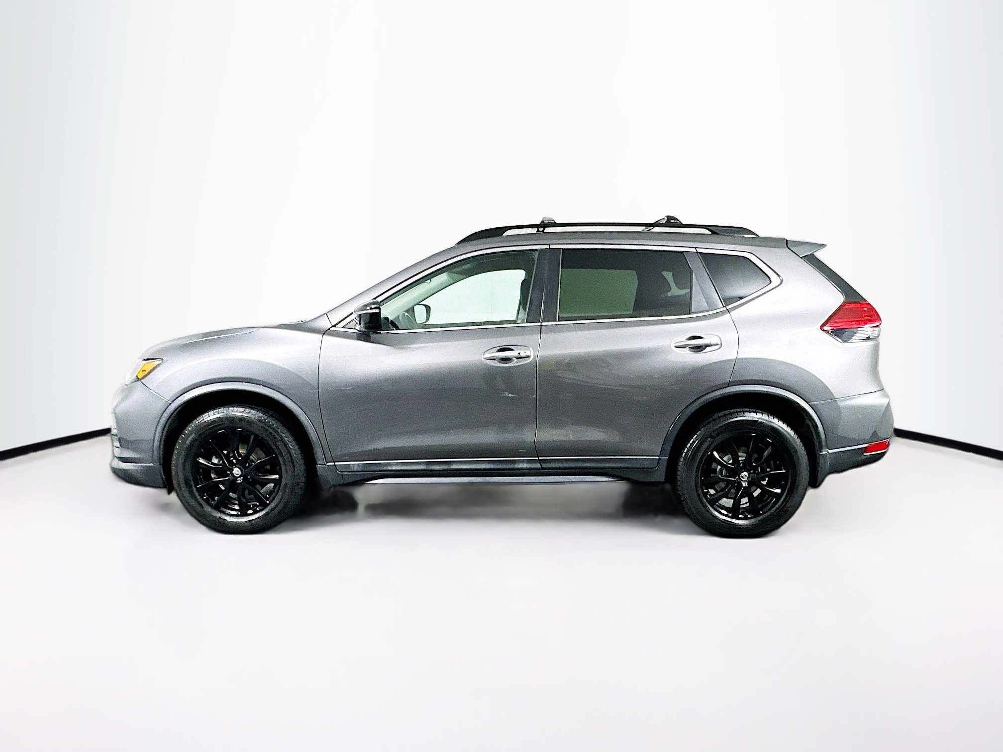 Used 2017 Nissan Rogue SV w/ Midnight Edition Package image 4
