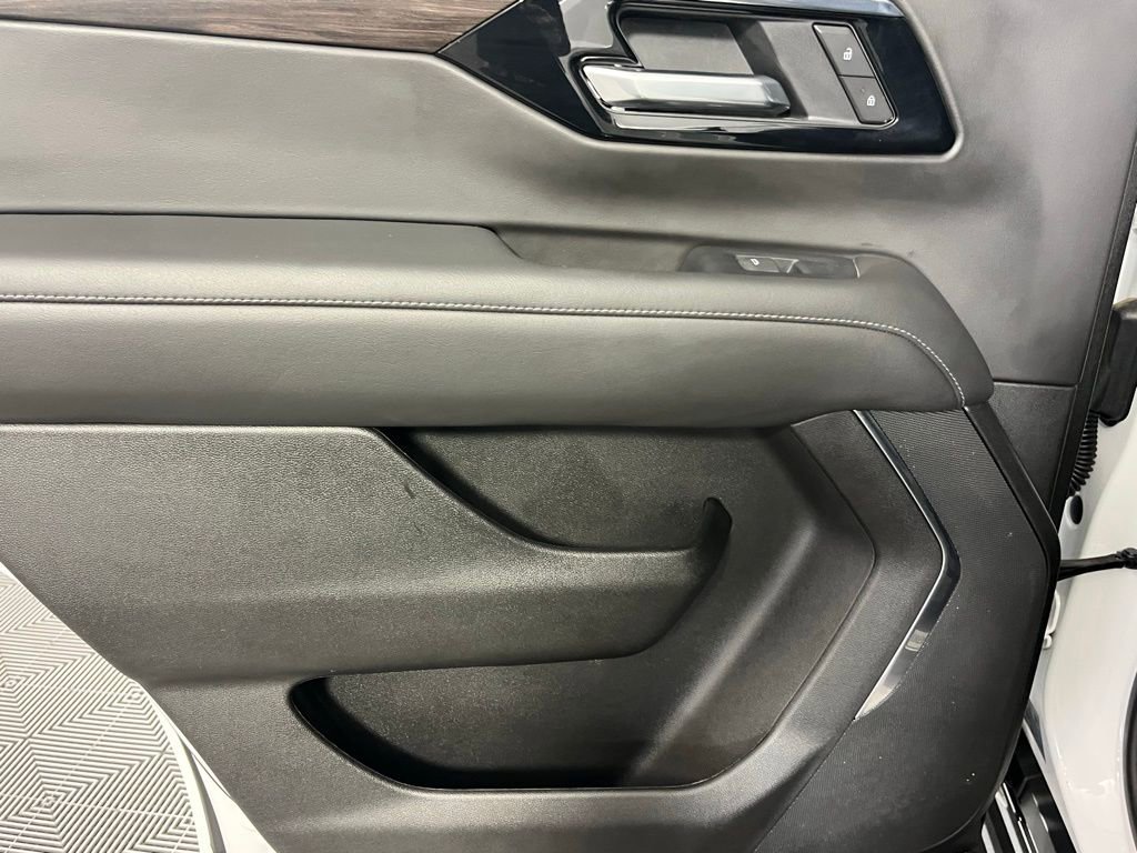 Used 2025 Chevrolet Tahoe LT image 30